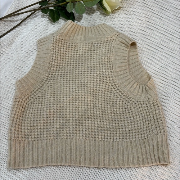 Jessica Simpson Cream Sleeveless Turtleneck Sweater - Picture 5 of 5